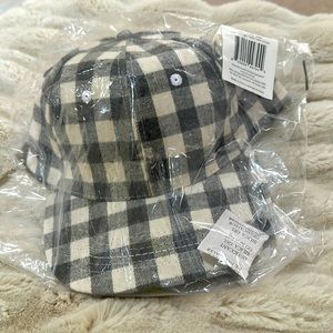 Hey lumberjills NWT cocus Pocus Buffalo check gray and cream fitted hat.